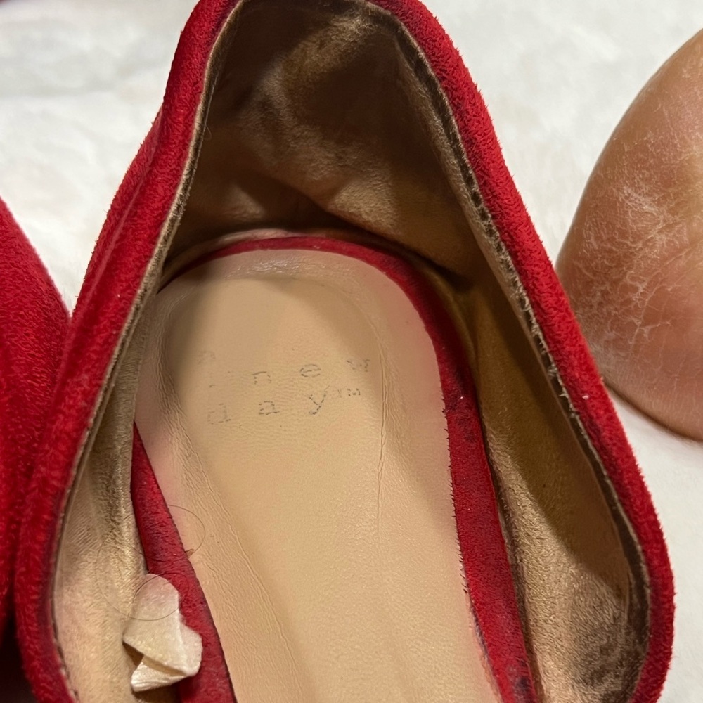 Well worn red flats - Picture 4 of 7